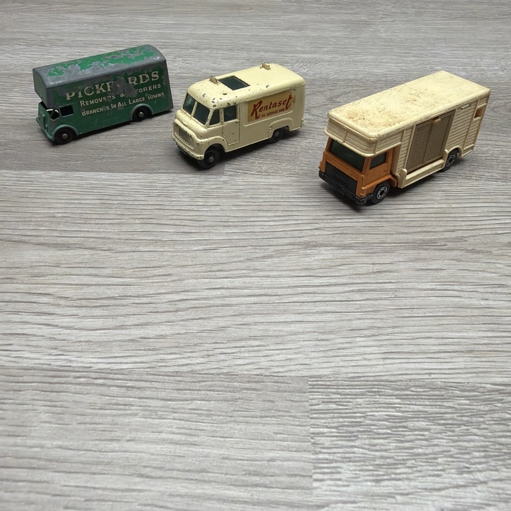 Matchbox Superfast Lesney Bedford Horse-Box No. 40, No. 62 T.V Service Van No.46